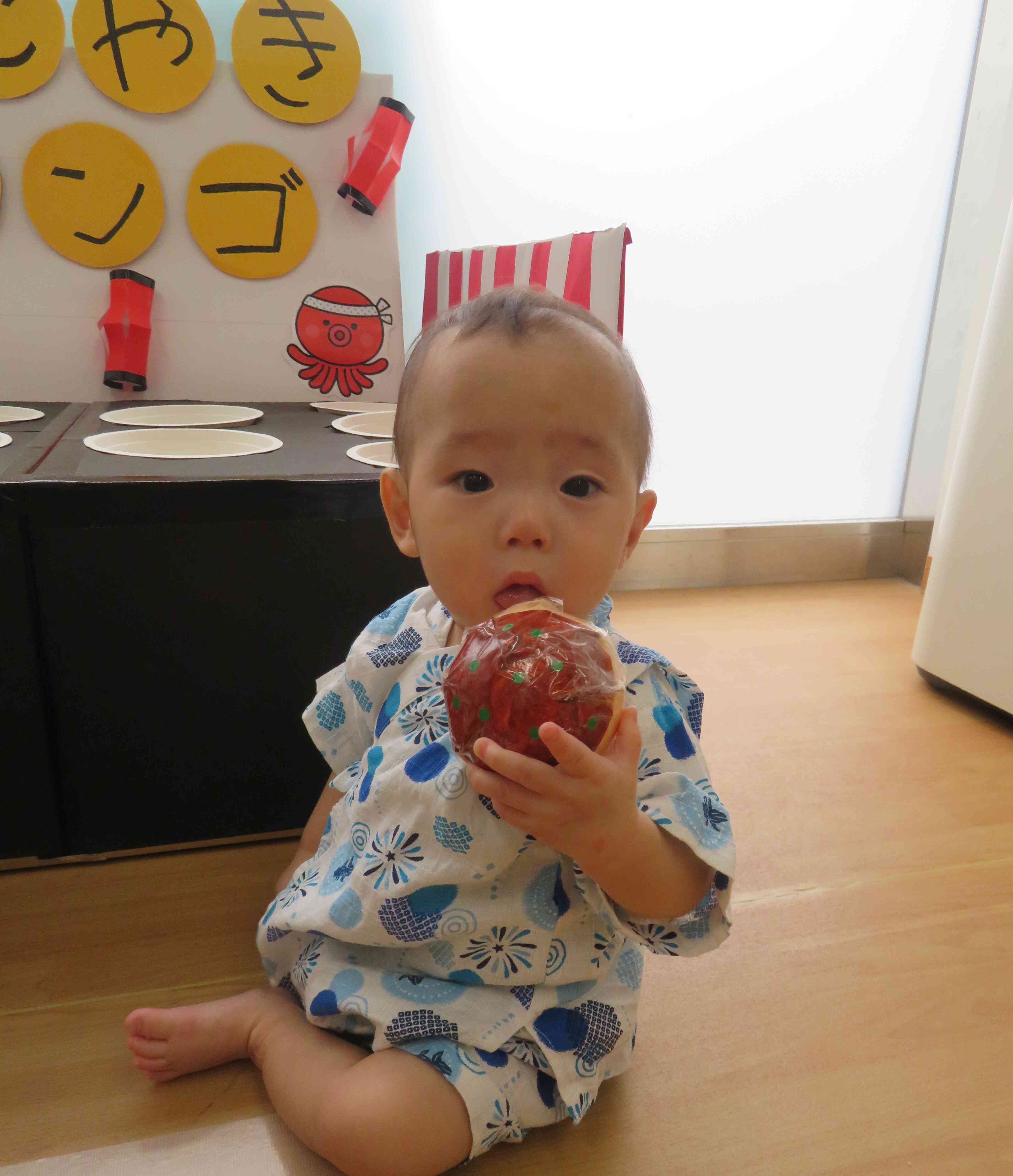 夏祭り（ひよこ組0歳児）｜ニチイキッズ木川東保育園｜ニチイキッズ